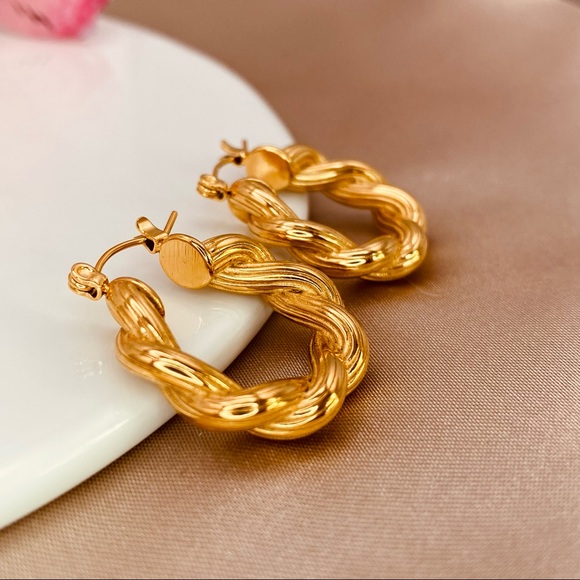 18k Gold Twisted C Shaped Hoop Earrings - Picture 5 of 9